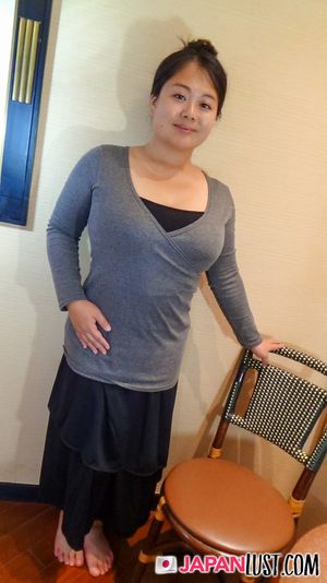 Chubby Japanese MILF Loves Feeling Cum Inside Her - Photo 36