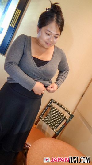 Chubby Japanese MILF Loves Feeling Cum Inside Her - Photo 43