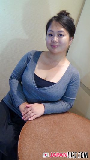 Chubby Japanese MILF Loves Feeling Cum Inside Her - Photo 5