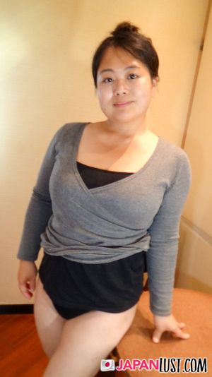 Chubby Japanese MILF Loves Feeling Cum Inside Her - Photo 52