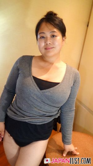 Chubby Japanese MILF Loves Feeling Cum Inside Her - Photo 53
