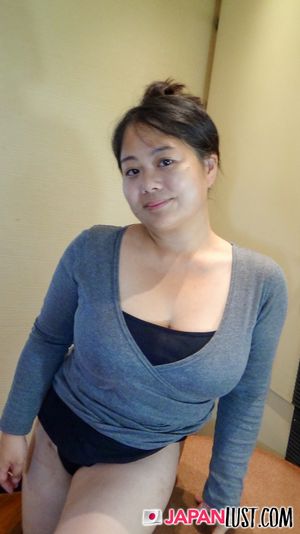 Chubby Japanese MILF Loves Feeling Cum Inside Her - Photo 58