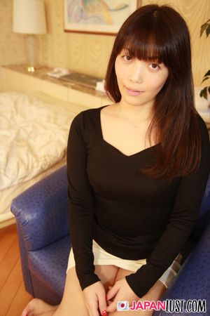 Japanese Cougar Lets Us Use Her Hot Body POV - Photo 4