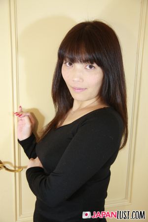 Japanese Cougar Lets Us Use Her Hot Body POV - Photo 8