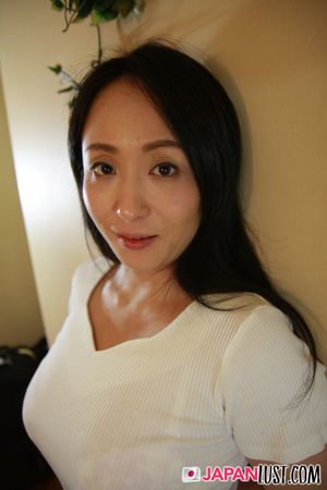 Japanese MILF Has Great Body For Creampie - Photo 57