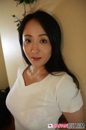 Japanese MILF Has Great Body For Creampie - Photo 58