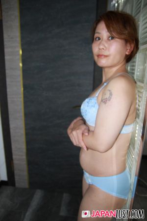 Japanese MILF Toys Herself Before POV Sex - Photo 127