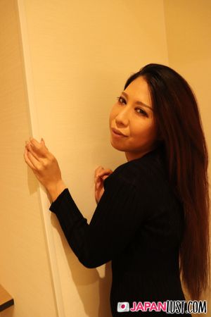 Adorable Japanese MILF Freshly Shaved For Creampie - Photo 699