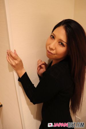 Adorable Japanese MILF Freshly Shaved For Creampie - Photo 700