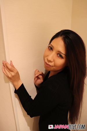 Adorable Japanese MILF Freshly Shaved For Creampie - Photo 701