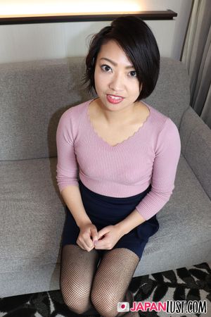 Skinny Japan MILF Has Creamy Pussy For POV Sex - Photo 12
