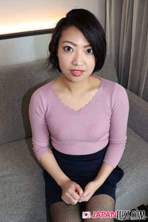 Skinny Japan MILF Has Creamy Pussy For POV Sex - Photo 9