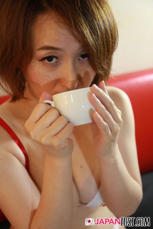 Japanese MILF Hairy Pussy Eager For POV Creampie - Photo 193