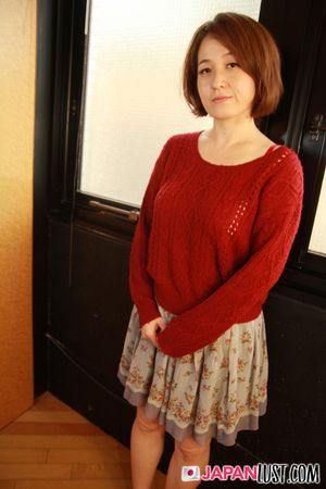 Japanese MILF Hairy Pussy Eager For POV Creampie - Photo 35