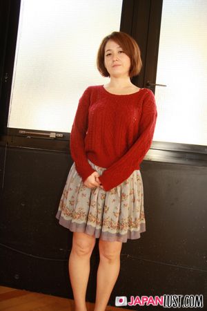 Japanese MILF Hairy Pussy Eager For POV Creampie - Photo 37