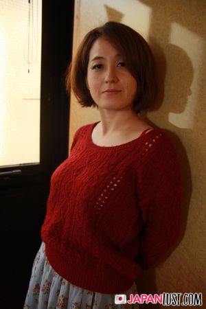 Japanese MILF Hairy Pussy Eager For POV Creampie - Photo 43