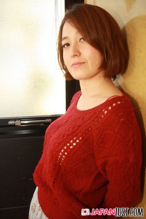 Japanese MILF Hairy Pussy Eager For POV Creampie - Photo 46