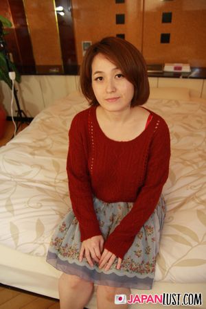 Japanese MILF Hairy Pussy Eager For POV Creampie - Photo 51