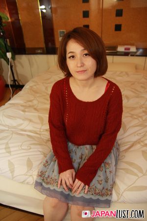 Japanese MILF Hairy Pussy Eager For POV Creampie - Photo 52