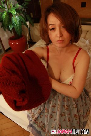 Japanese MILF Hairy Pussy Eager For POV Creampie - Photo 98