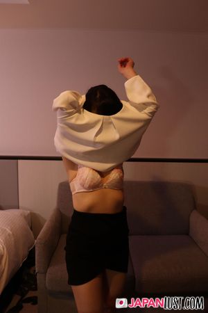 Skinny Japanese MILF Can Handle Toys And Cock - Photo 306