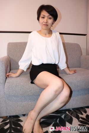 Skinny Japanese MILF Can Handle Toys And Cock - Photo 321