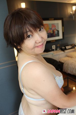 Curvy Japanese MILF Worships Cock For Creampie - Photo 69