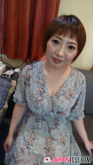Shaved Pussy Japanese MILF Gets Big Creampie - Photo 50