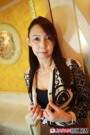 Skinny Japanese Cougar Gets Fat POV Creampie - Photo 40