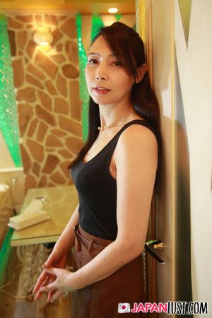 Skinny Japanese Cougar Gets Fat POV Creampie - Photo 65