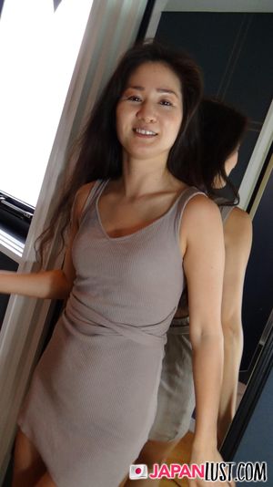 Fit Japanese MILF Looks Amazing For Creampie - Photo 44