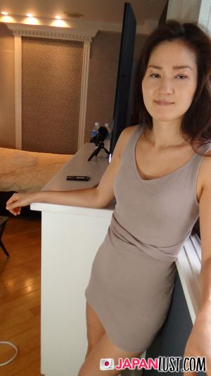 Fit Japanese MILF Looks Amazing For Creampie - Photo 53