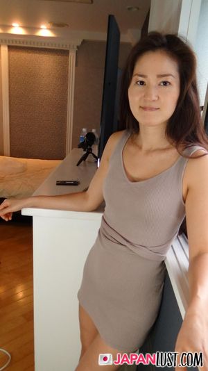 Fit Japanese MILF Looks Amazing For Creampie - Photo 54