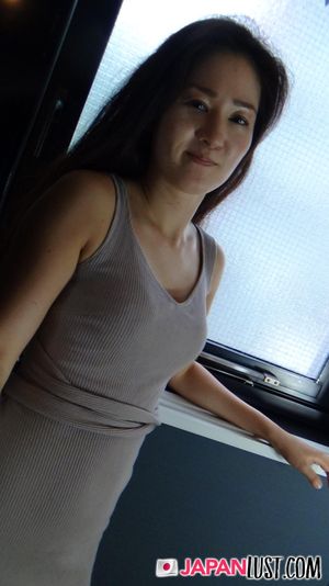Fit Japanese MILF Looks Amazing For Creampie - Photo 55