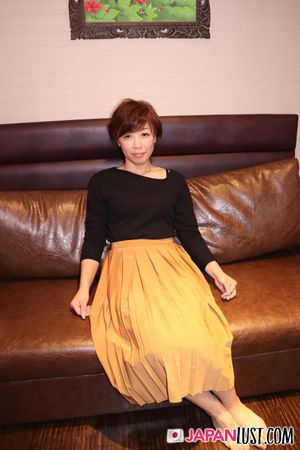 Petite Short Hair Japanese MILF Gets Creampied During Interview - Photo 354