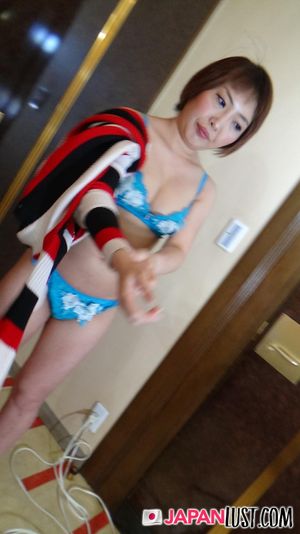 Sexy Japanese MILF Blows Cock and Gets Creampied During Interview - Photo 75