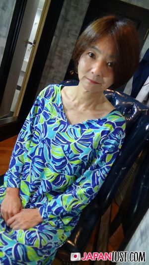 Short Hair Mature Japanese MILF Craves For Cum In Pussy - Photo 17