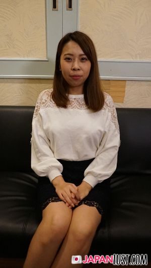 Sexy Japanese MILF Intense Deep Banging and Creampie - Photo 2
