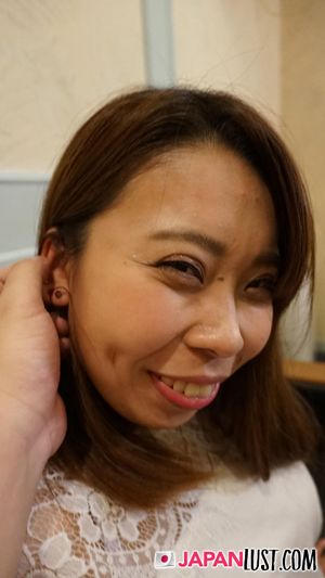 Sexy Japanese MILF Intense Deep Banging and Creampie - Photo 29
