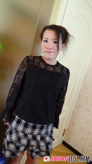 Japanese MILF Gets Pussy Licked And Fucked Till Creampie - Photo 11