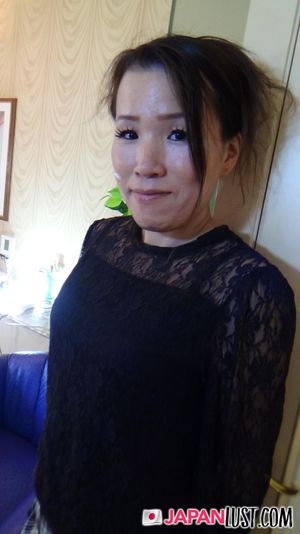 Japanese MILF Gets Pussy Licked And Fucked Till Creampie - Photo 28