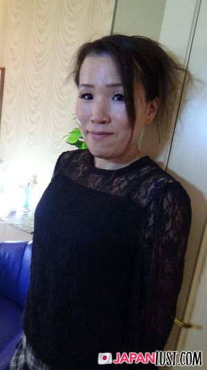 Japanese MILF Gets Pussy Licked And Fucked Till Creampie - Photo 29