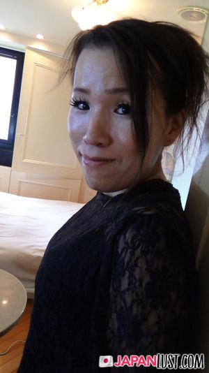 Japanese MILF Gets Pussy Licked And Fucked Till Creampie - Photo 37
