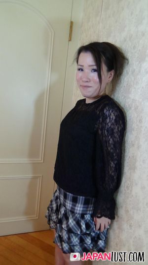 Japanese MILF Gets Pussy Licked And Fucked Till Creampie - Photo 4