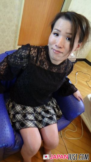 Japanese MILF Gets Pussy Licked And Fucked Till Creampie - Photo 49