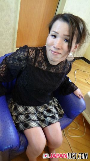 Japanese MILF Gets Pussy Licked And Fucked Till Creampie - Photo 52