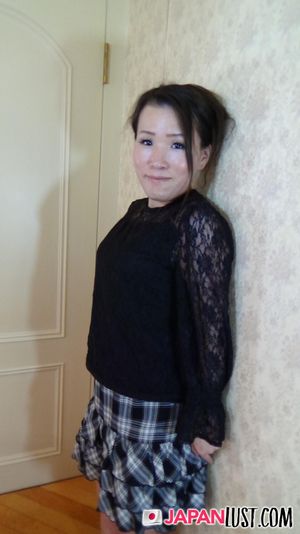 Japanese MILF Gets Pussy Licked And Fucked Till Creampie - Photo 7