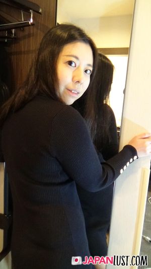 Cute Japanese MILF Passionate Sex Ends With Creampie - Photo 27