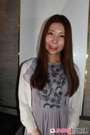 Slender Japanese Cougar Bounces On Cock POV - Photo 20