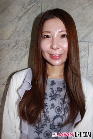 Slender Japanese Cougar Bounces On Cock POV - Photo 8